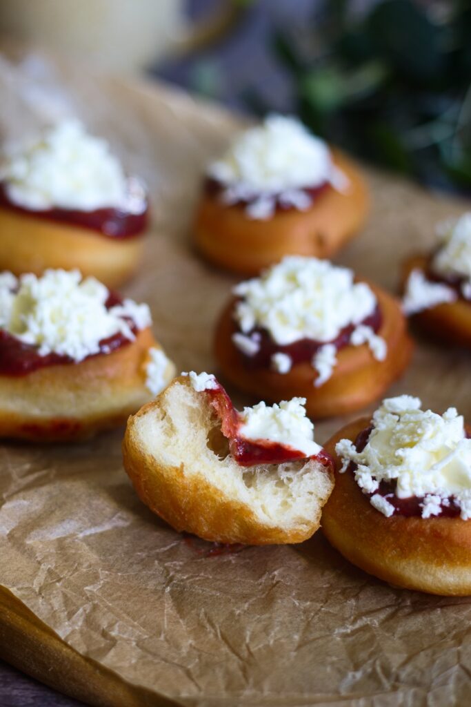 Vdolečky s povidly a tvarohem