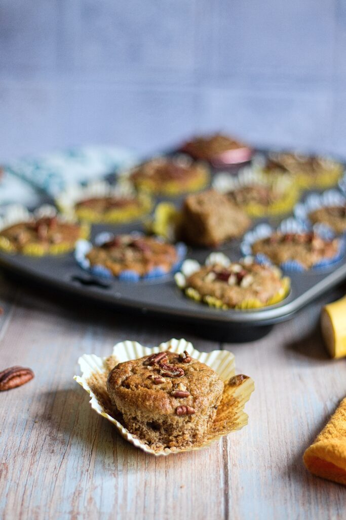 Snídaňové banánové muffiny, ovesná mouka, alternativa, zdravé, ořechy, banán