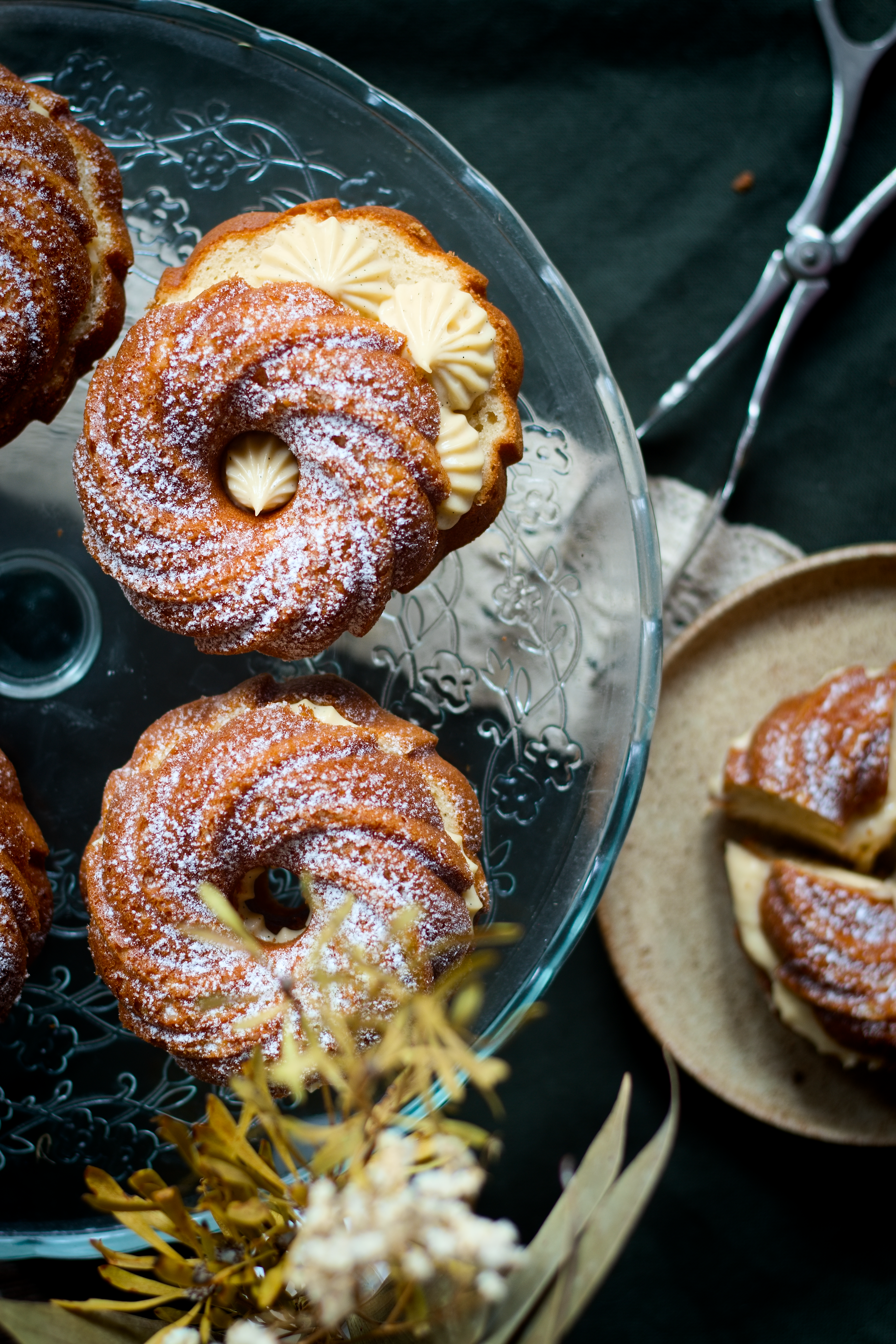 Mandlové bábovky s vanilkovým žloutkovým krémem