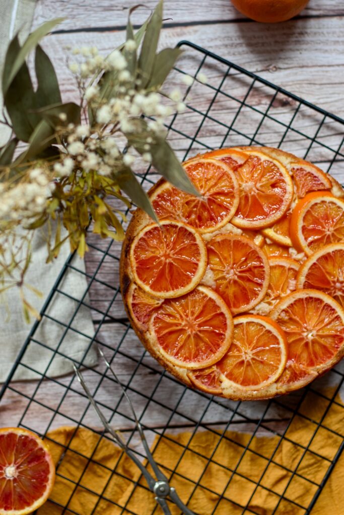 Obrácený koláč s krvavými pomeranči a olivovým olejem, Blood orange upside-down cake with olive oil