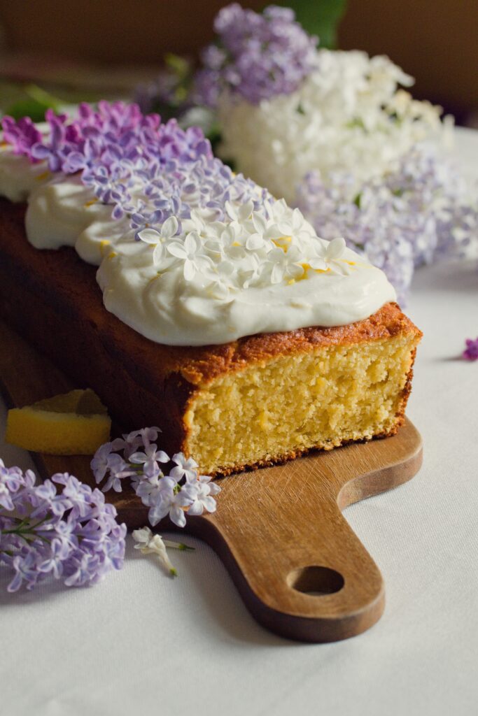 Citronový chlebíček z celých citronů se šlehanou ricottou a šeříkem