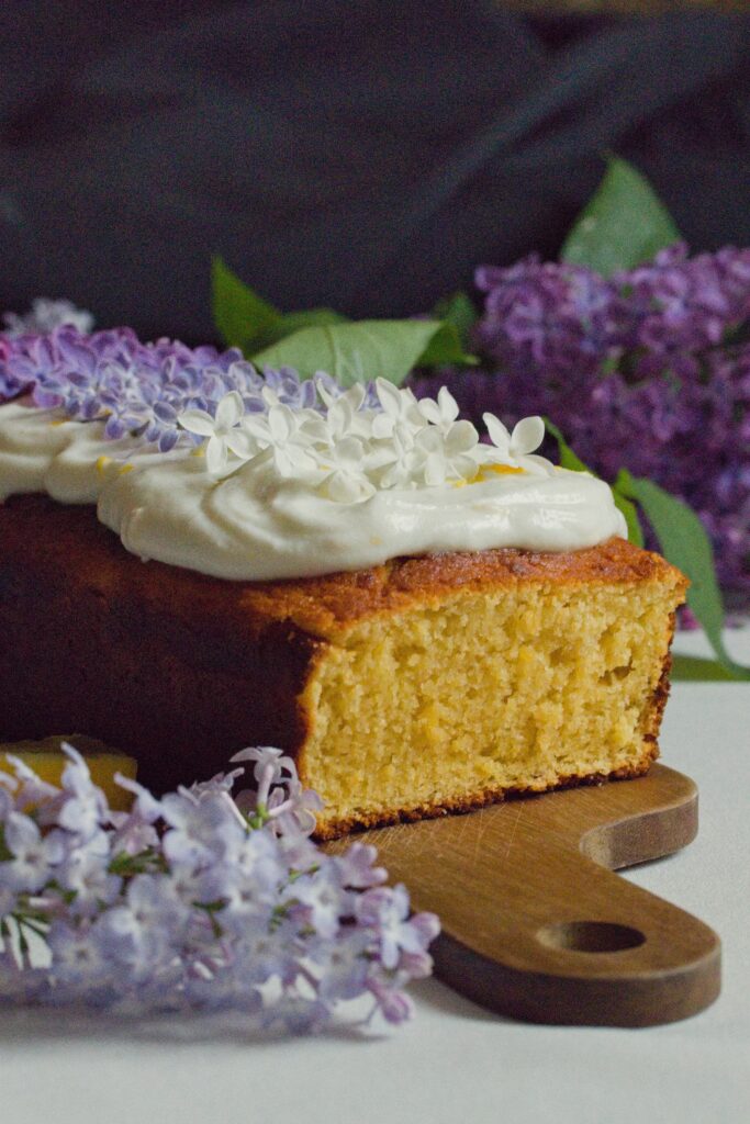 Citronový chlebíček z celých citronů se šlehanou ricottou a šeříkem