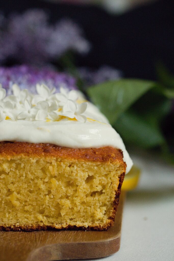 Citronový chlebíček z celých citronů se šlehanou ricottou a šeříkem