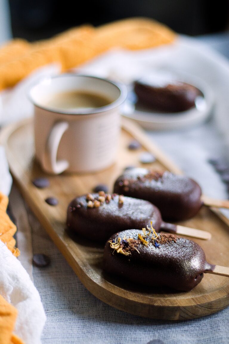 Cake pops (dortové nanuky nebo dortová lízátka), piškot, čokoláda, slaný karamel