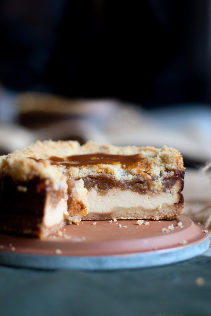 Tvarohový koláč s jablky ze zbylé drobenky