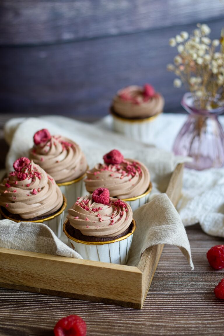 Čokoládové cupcaky s malinami